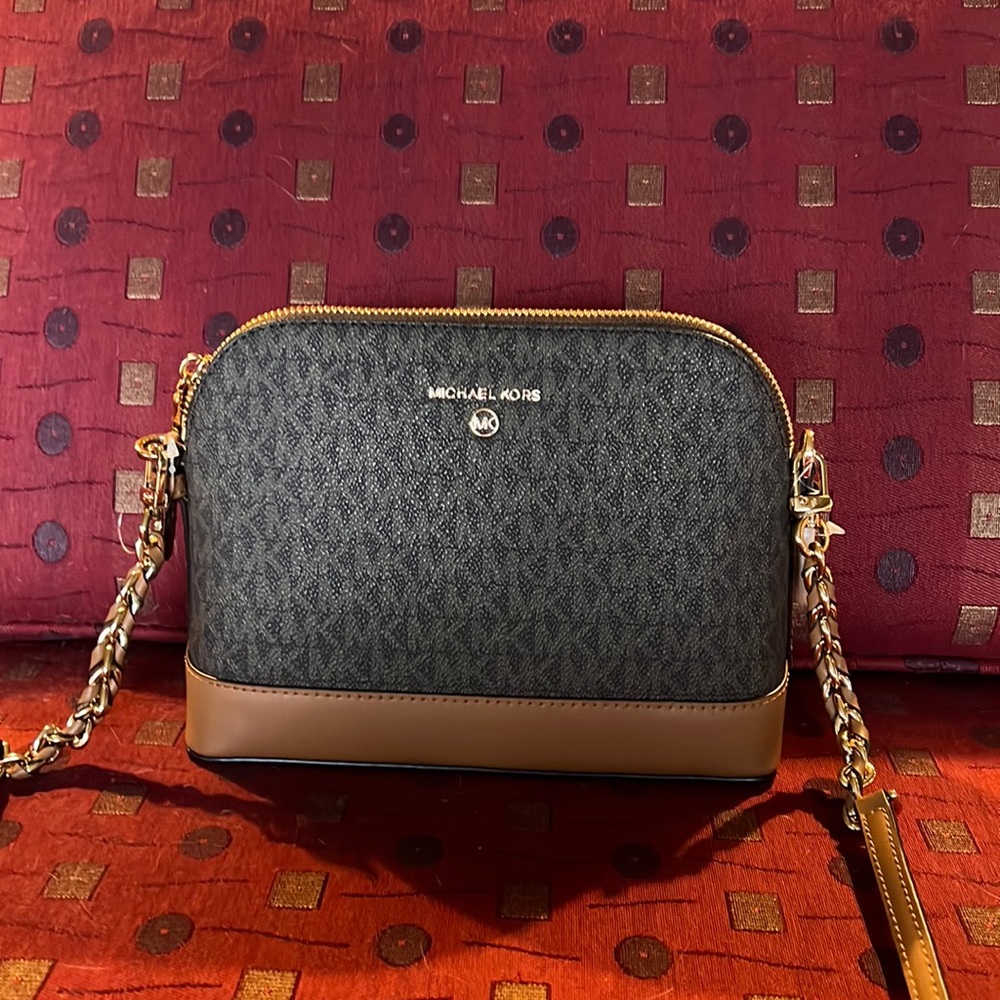 Michael Kors Jet Set Charm Large Dome Crossbody